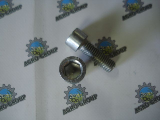 19M8223 (RE61558) Болт