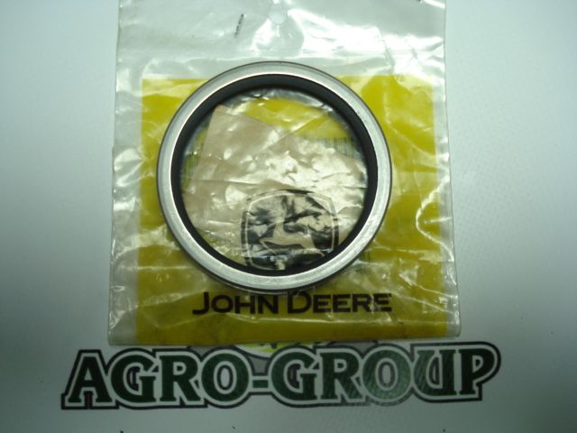 RE527613 Сальник