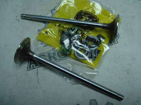 RE557891 (RE518081) Комплект клапанів випускних к-т 2шт.