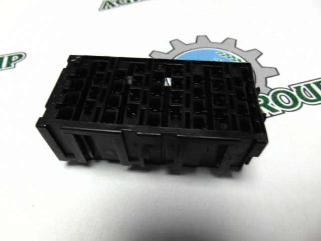 57M8756  Допоміжний електричний раз`єм